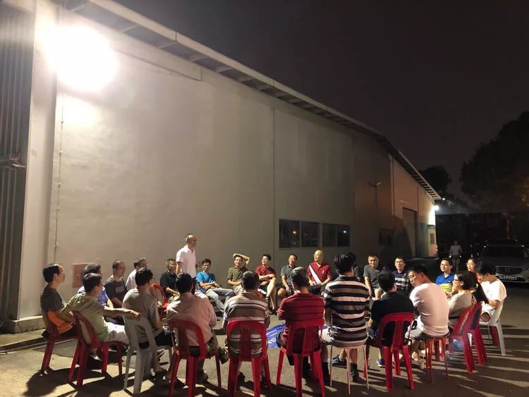秋月朦朦秋月忙，校友狮城博饼欢