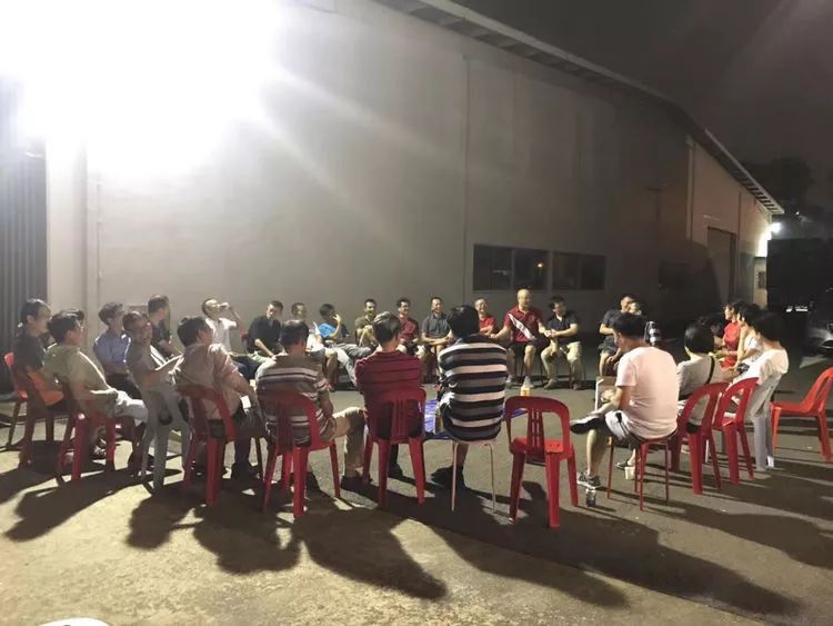 秋月朦朦秋月忙，校友狮城博饼欢
