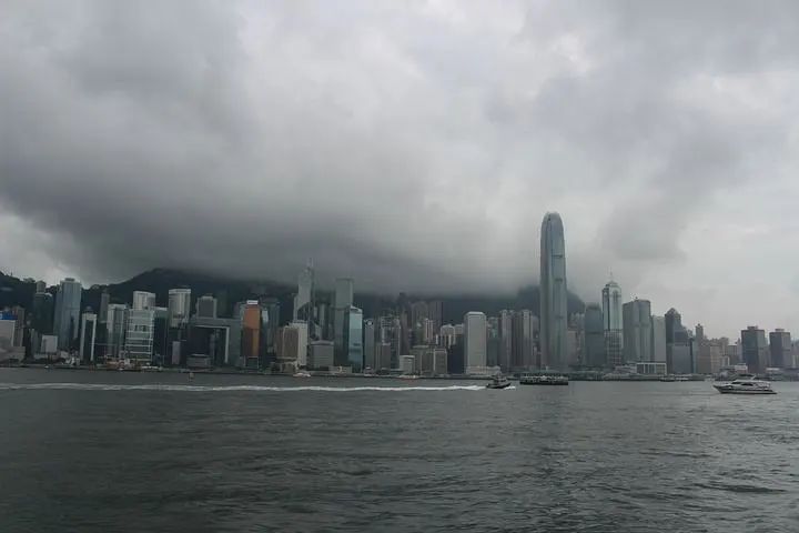 香港券商牌照，價格大跌