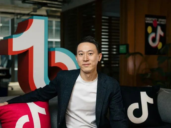 周受资：TikTok已建立一支数万人团队，负责审查和移除不良内容